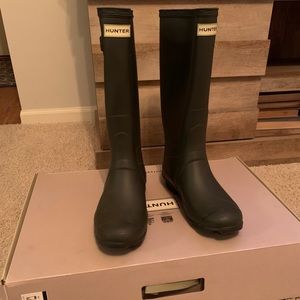 Hunter Field Huntress + Socks